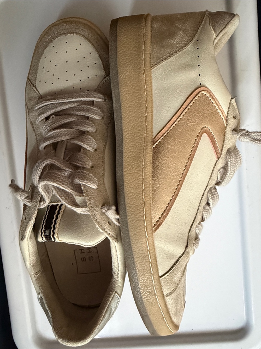 SHU SHOP. Casual Low-Top Sneakers in Cream and Metallic Rose
